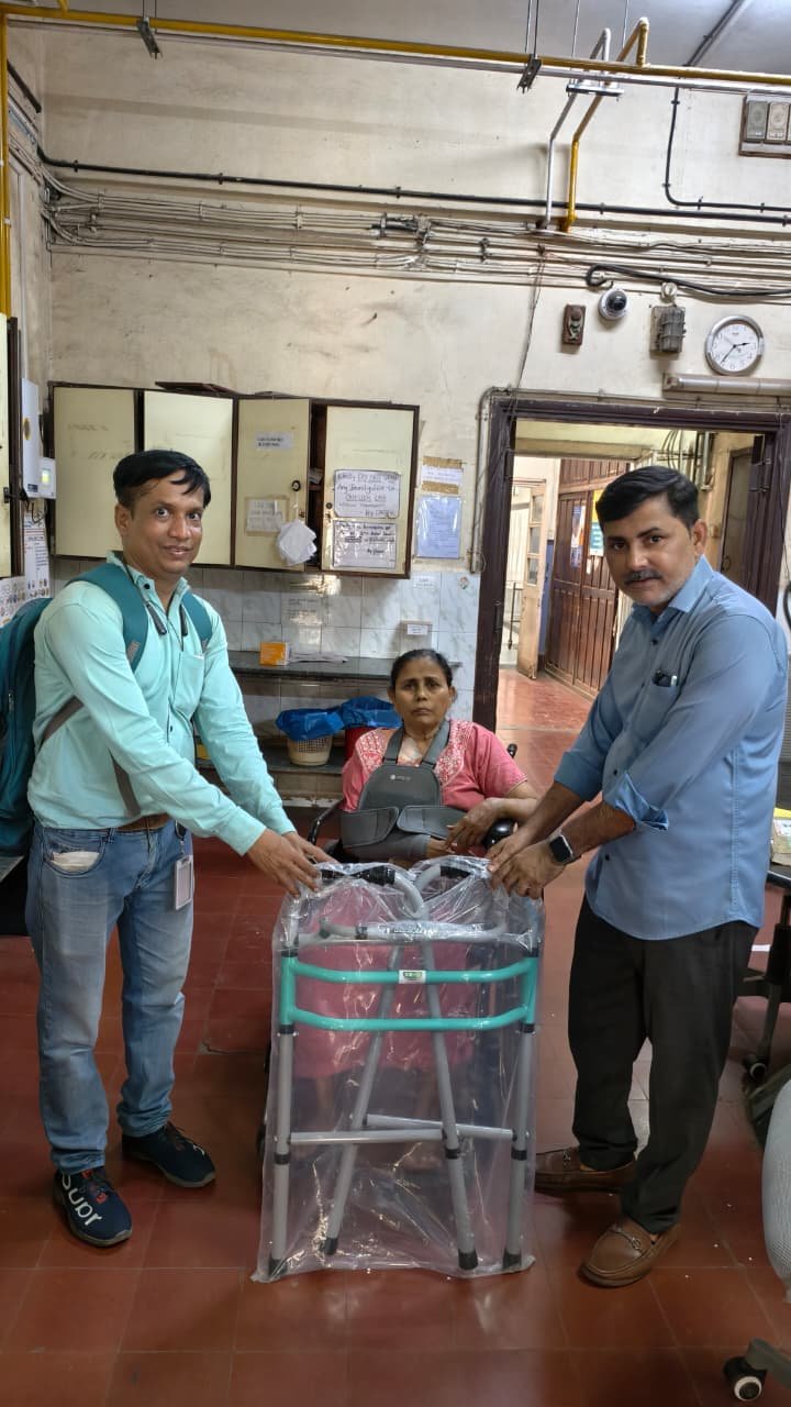 Kanya Growth Foundation volunteer handing over a walker to a patient